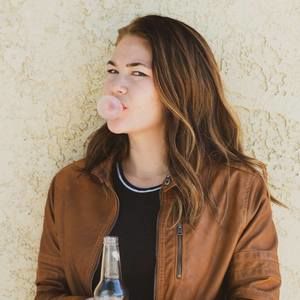 Meet your Posher, Larissa
